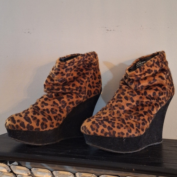 High wedge leopard shoes - Picture 3 of 4